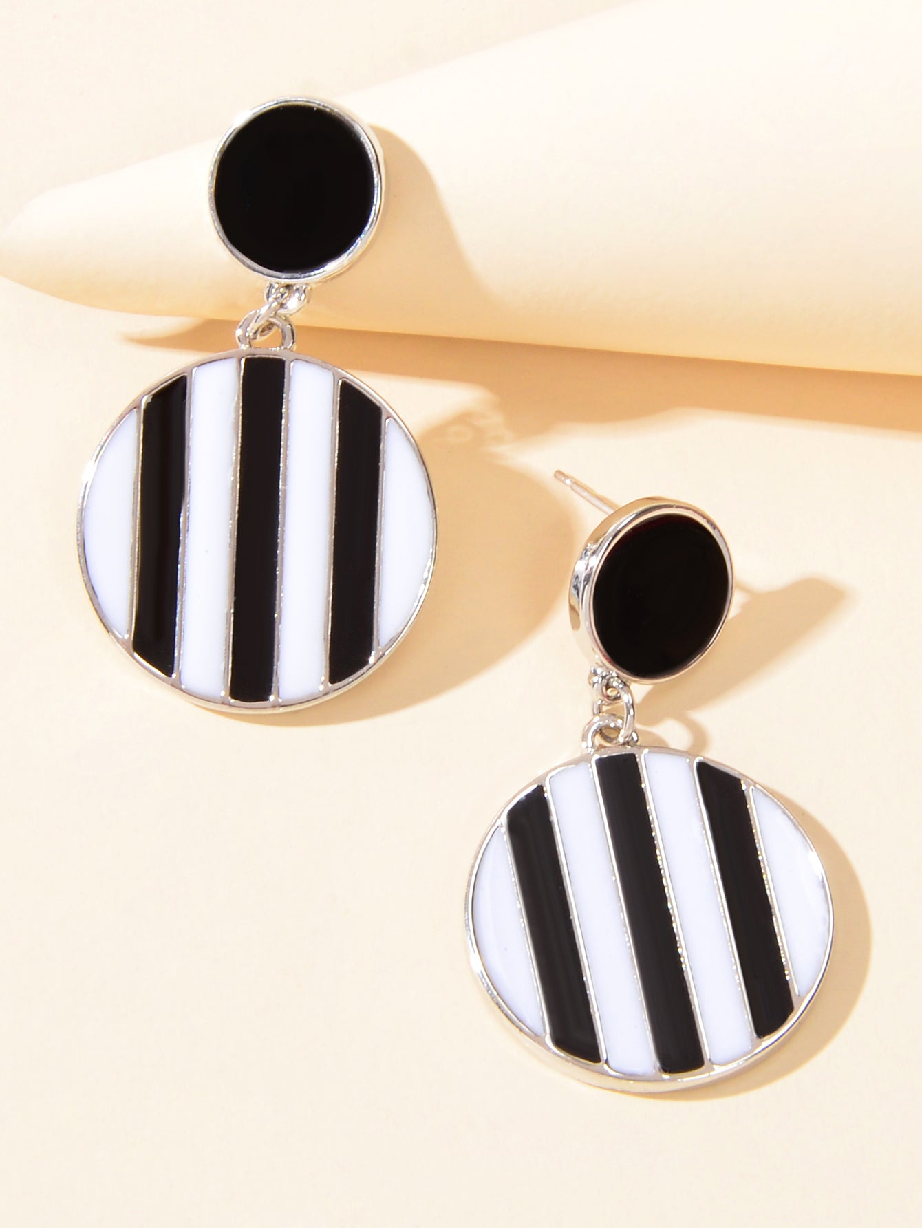 Retro Black White Enamel Round Dangle Hypoallergenic Party Earrings Jewellery